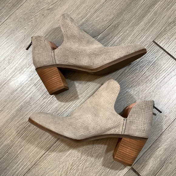 Lucky Brand Powe Taupe Suede Ankle Boots Stacked Heel size 7 - Picture 7 of 11